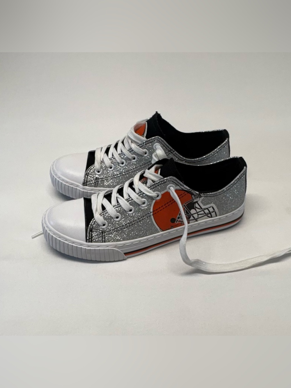 Cleveland Browns NFL FOCO Glitter Low Top Sneakers - Women’s 8 - PRISTINE